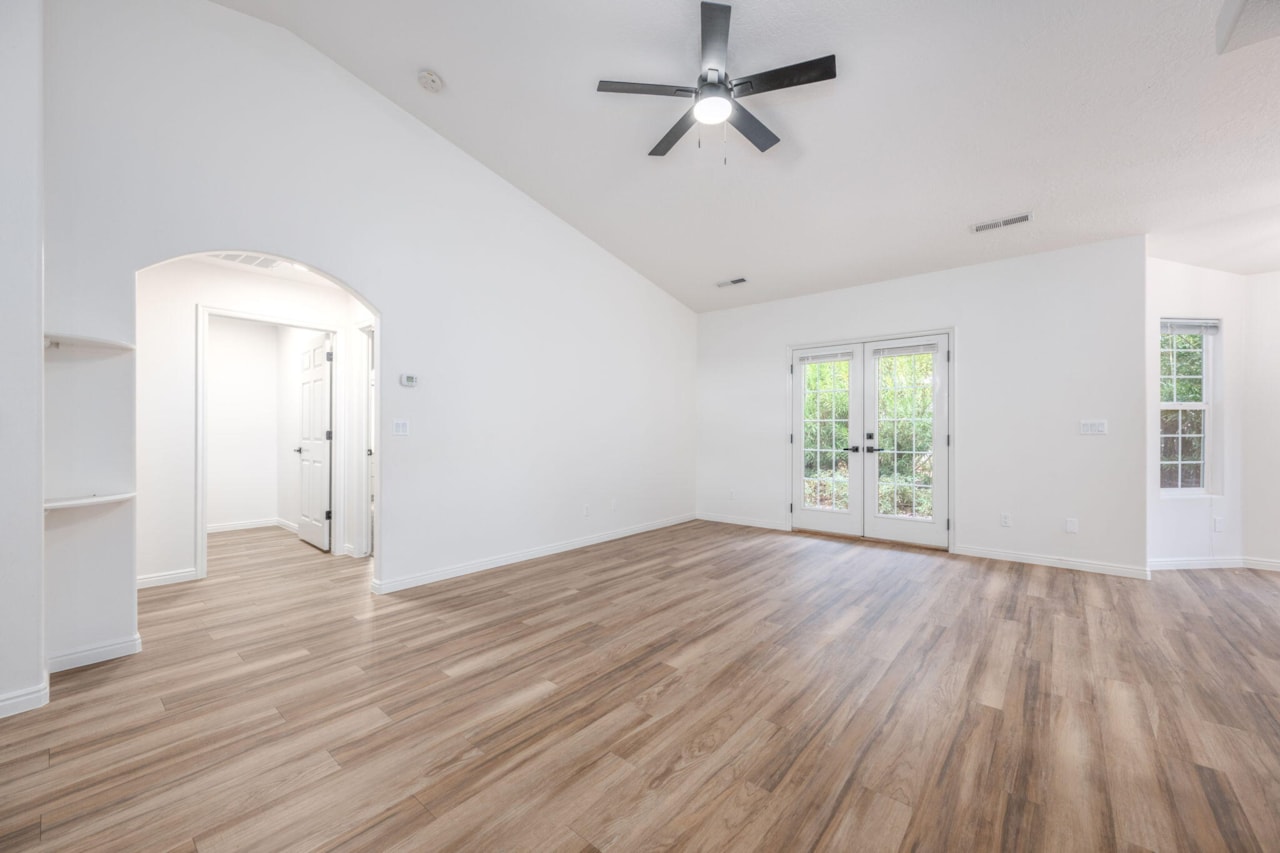 305 E 650 Ivins, UT 84738 home for sale, MLS#25-263779 - Erika Rogers Photo 3