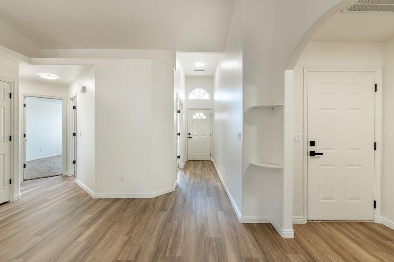 305 E 650 Ivins, UT 84738 home for sale, MLS#25-263779 - Erika Rogers Photo 11