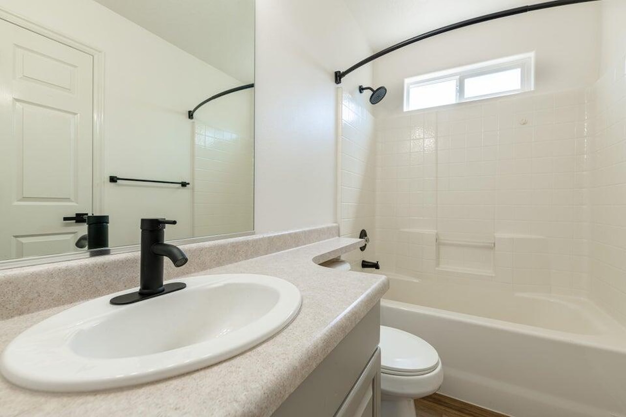 305 E 650 Ivins, UT 84738 home for sale, MLS#25-263779 - Erika Rogers Photo 13