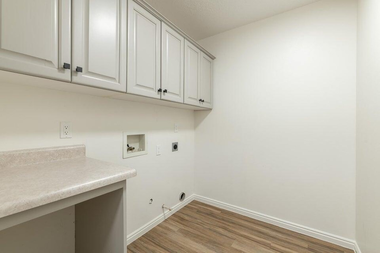 305 E 650 Ivins, UT 84738 home for sale, MLS#25-263779 - Erika Rogers Photo 14