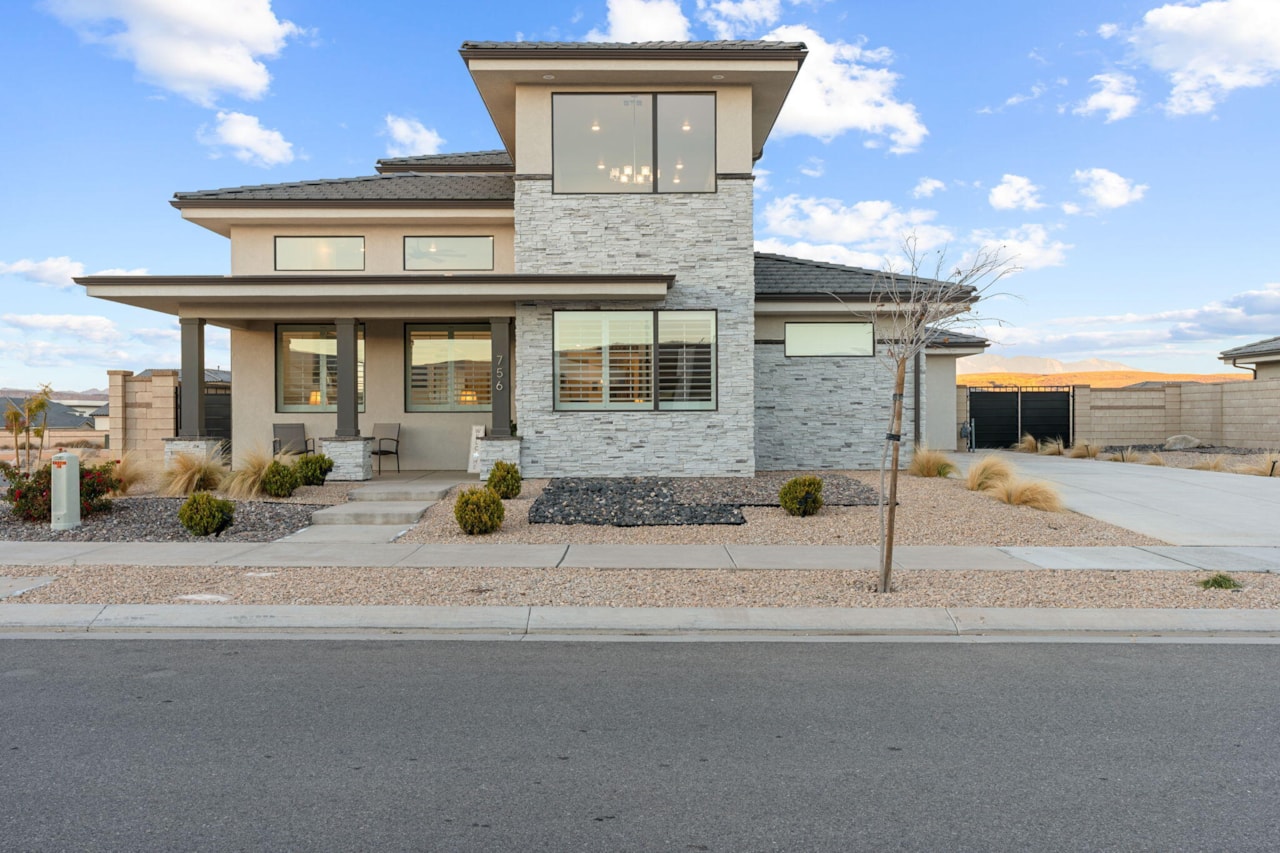 756 W Owen DR St George, UT 84790 home for sale, MLS#25-267708 - Erika Rogers Photo 2