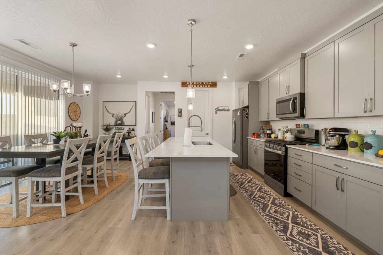 756 W Owen DR St George, UT 84790 home for sale, MLS#25-267708 - Erika Rogers Photo 11