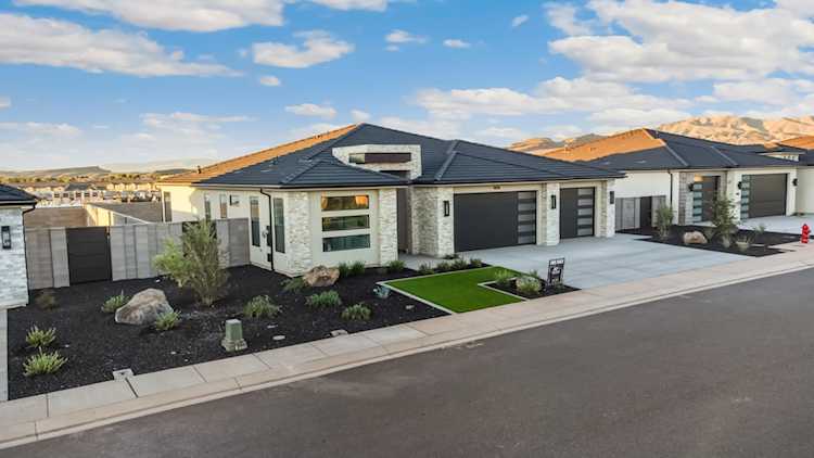 3323 Pharoah Way Way Santa Clara, UT 84765 home for sale, MLS#26-267727 - Erika Rogers Photo 1