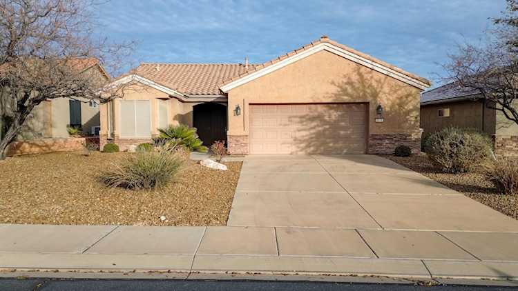 1334 W Ambassador DR St George, UT 84790 home for sale, MLS#26-267793 - Erika Rogers Photo 1