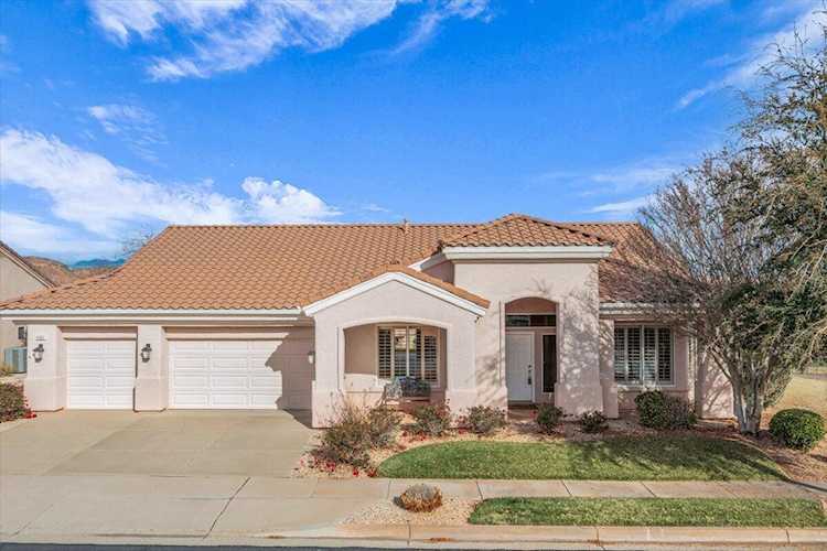 4507 S Ironwood DR St George, UT 84790 home for sale, MLS#26-267813 - Erika Rogers Photo 1