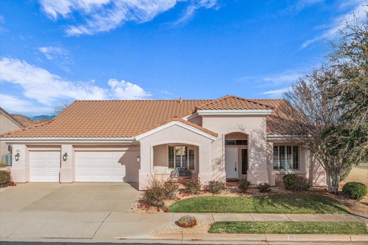 4507 S Ironwood DR St George, UT 84790 home for sale, MLS#26-267813 - Erika Rogers